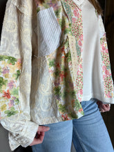 Load image into Gallery viewer, Floral Patch Embroidery Balloon Sleeve Top