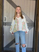 Load image into Gallery viewer, Floral Patch Embroidery Balloon Sleeve Top