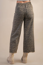 Load image into Gallery viewer, Leopard Printed Straight Leg Pants