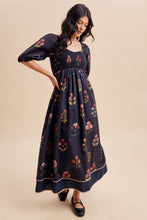 Load image into Gallery viewer, SMOCKED FLORAL PRINT MAXI DRESS: BLACK FLORAL