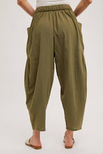 Load image into Gallery viewer, Woven Cropped Pants in Olive