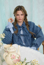 Load image into Gallery viewer, WASHED DENIM QUILTED FRONT TIE JACKET: DENIM
