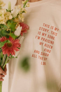 Praising My Risen King Easter Graphic (S-3XL)