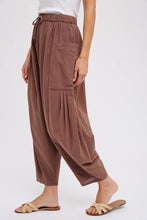 Load image into Gallery viewer, Woven Cropped Pants in Mocha