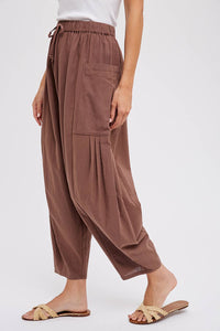 Woven Cropped Pants in Mocha