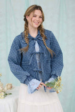 Load image into Gallery viewer, WASHED DENIM QUILTED FRONT TIE JACKET: DENIM