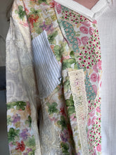 Load image into Gallery viewer, Floral Patch Embroidery Balloon Sleeve Top