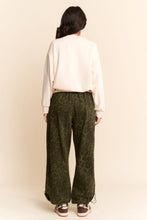 Load image into Gallery viewer, Silky Embroidered Sweatshirt (S-3XL)