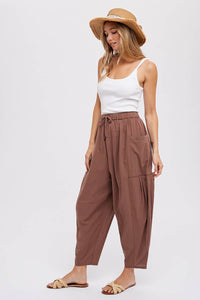 Woven Cropped Pants in Mocha