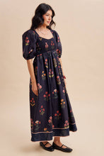 Load image into Gallery viewer, SMOCKED FLORAL PRINT MAXI DRESS: BLACK FLORAL