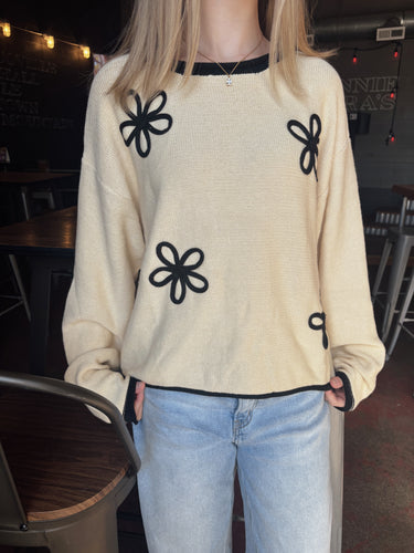B&W CONTRAST FLORAL APPLIQUE SOFT SWEATER