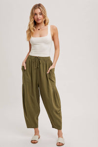 Woven Cropped Pants in Olive