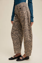 Load image into Gallery viewer, Zebra Print Barrel Jeans (S-XL)