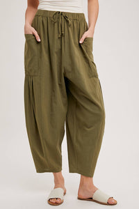 Woven Cropped Pants in Olive
