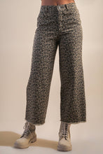Load image into Gallery viewer, Leopard Printed Straight Leg Pants