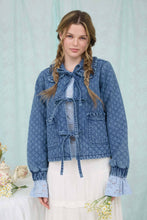 Load image into Gallery viewer, WASHED DENIM QUILTED FRONT TIE JACKET: DENIM