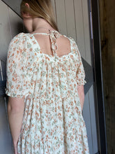 Load image into Gallery viewer, Alex Floral Dress in Vanilla (S-3XL)