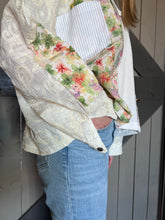 Load image into Gallery viewer, Floral Patch Embroidery Balloon Sleeve Top