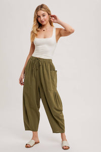 Woven Cropped Pants in Olive