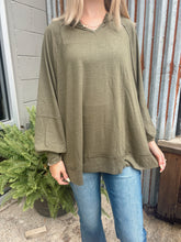 Load image into Gallery viewer, Flowy Basic Split Neck Oversized Top (S-3XL) | Olive