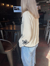Load image into Gallery viewer, B&amp;W CONTRAST FLORAL APPLIQUE SOFT SWEATER