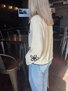 B&W CONTRAST FLORAL APPLIQUE SOFT SWEATER