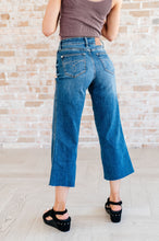 Load image into Gallery viewer, Hayes High Rise Wide Leg Crop Jeans (Online Exclusive)