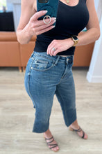 Load image into Gallery viewer, Hayes High Rise Wide Leg Crop Jeans (Online Exclusive)
