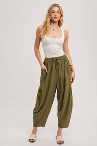 Woven Cropped Pants in Olive