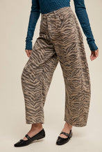 Load image into Gallery viewer, Zebra Print Barrel Jeans (S-XL)