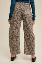 Load image into Gallery viewer, Zebra Print Barrel Jeans (S-XL)
