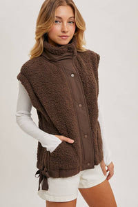 Teddy Sherpa Vest in Cocoa